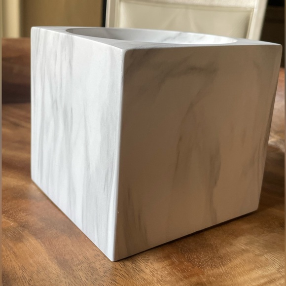 Cut-Corner Marble-Inspired 3-Wick Candleholder - Picture 2 of 4